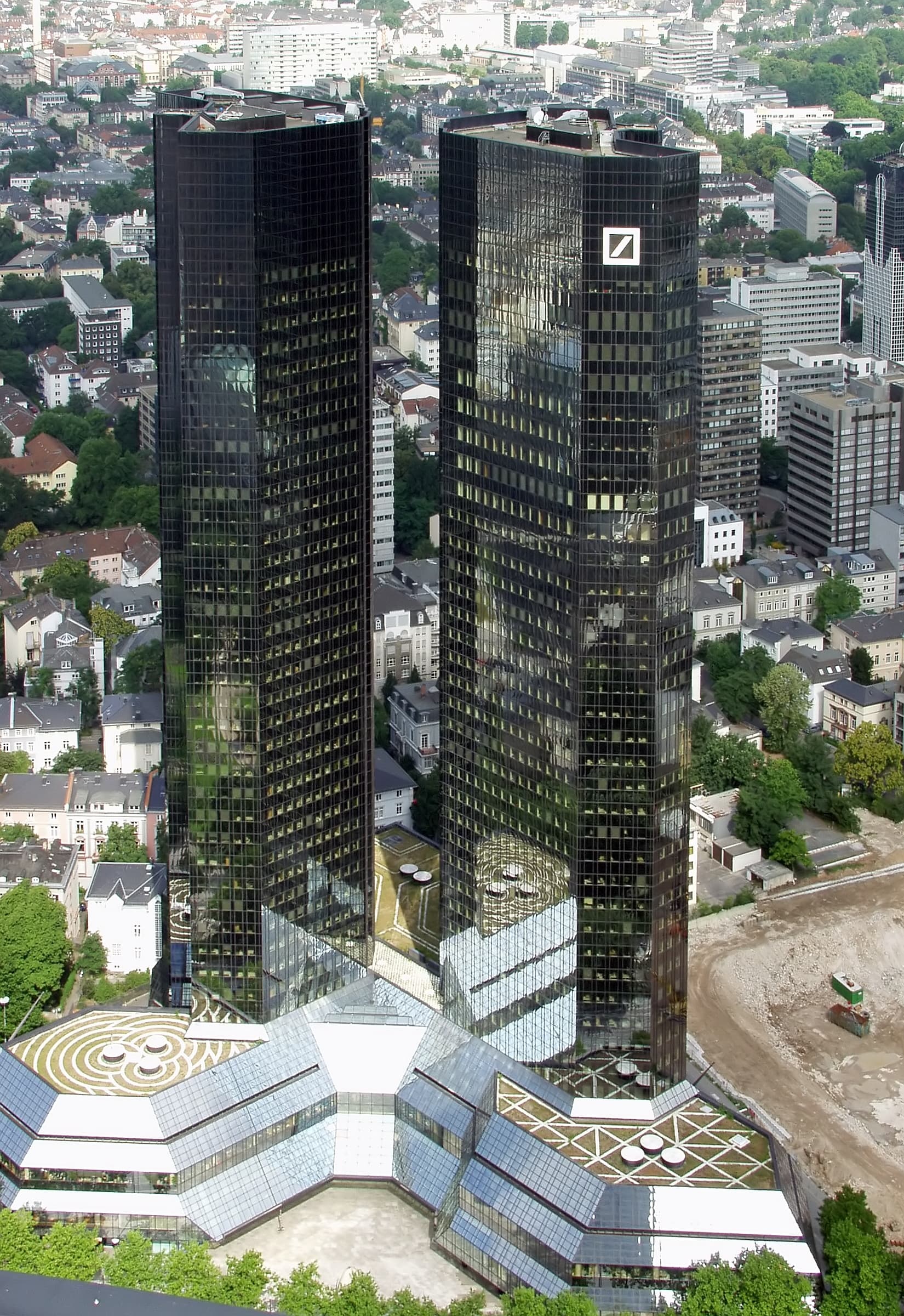 Deutsche Bank plans Asia crypto custody rollout in 2027 as German launch nears