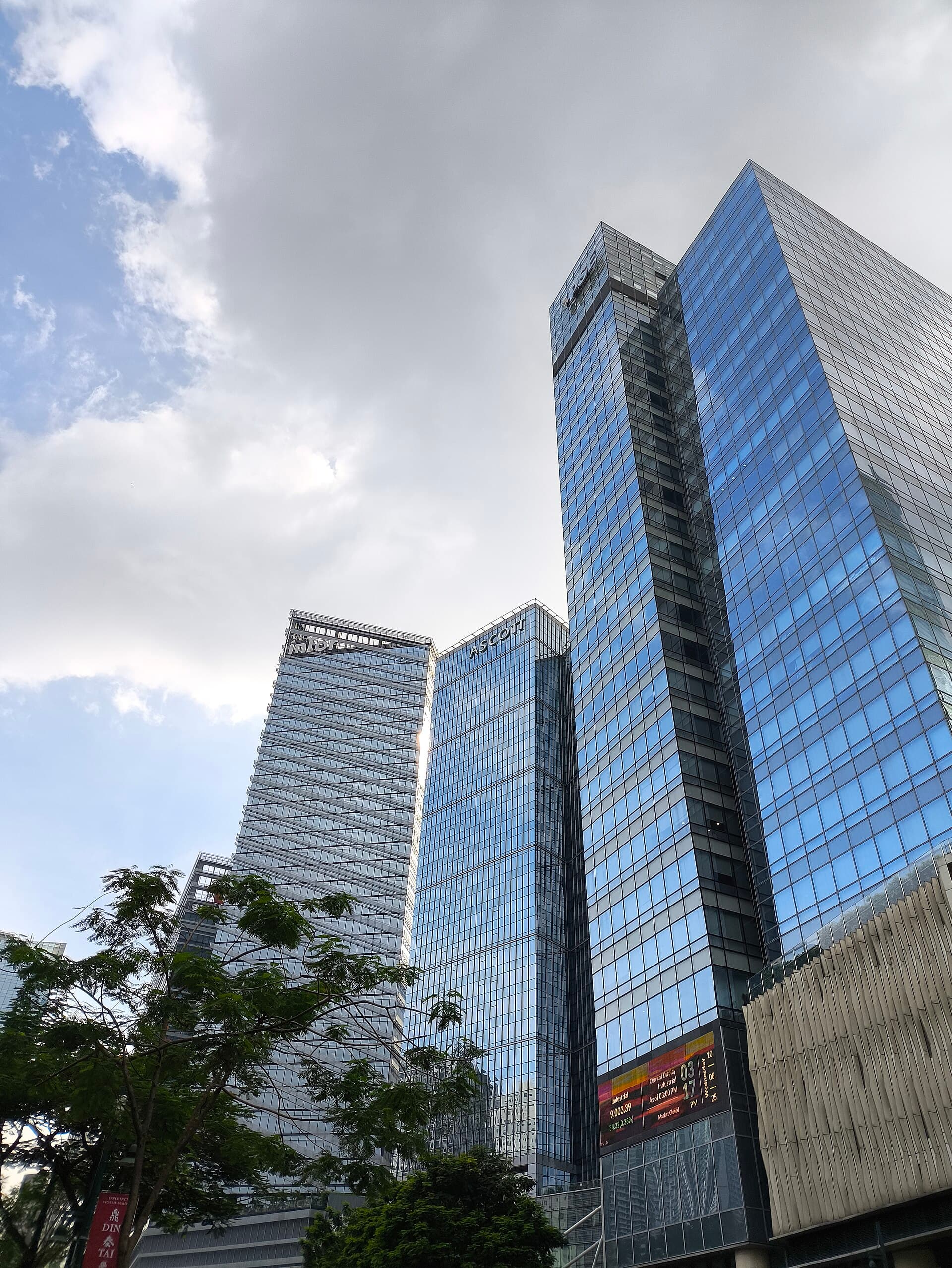 PSEi falls 0.88% as BSP delivers larger-than-expected 50-bp rate hike