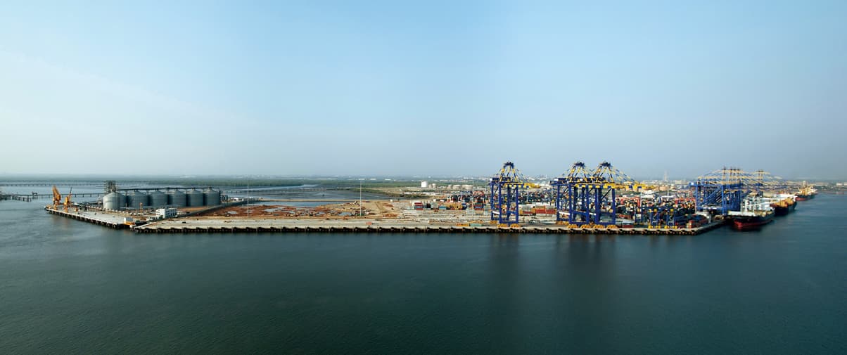 Minister invites vanaspati makers to build edible oil city at Port Qasim