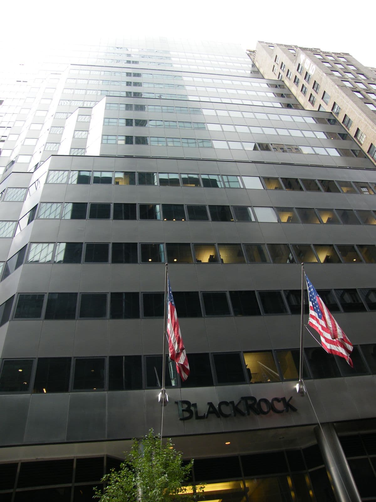 BlackRock's bitcoin ETF price source moves onchain as CF Benchmarks launches CFB Oracle